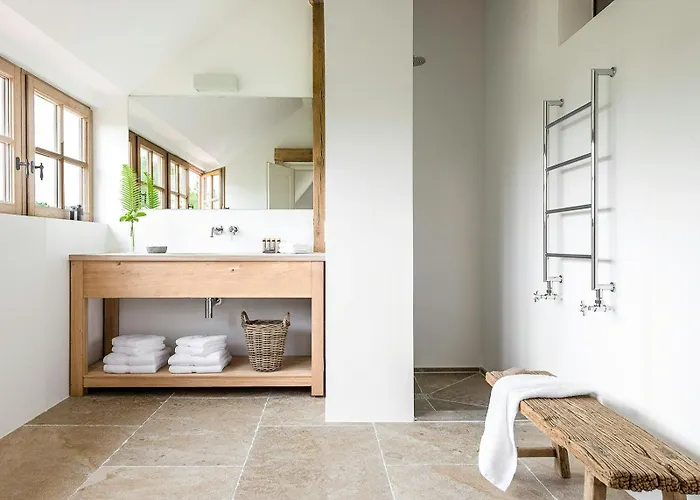 Historic In Secluded Nature Feriehus *